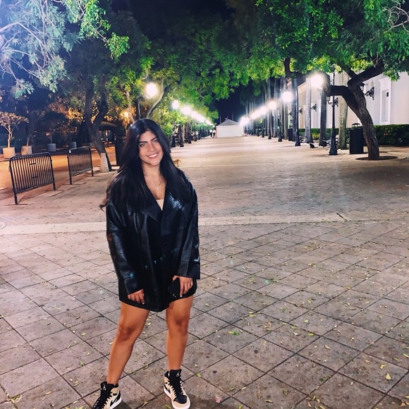 Meet your Posher, Michelle - Picture 1 of 1